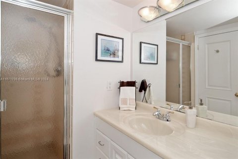 Condo in Hallandale Beach, Florida, 2 bedrooms  № 1393636 - photo 19