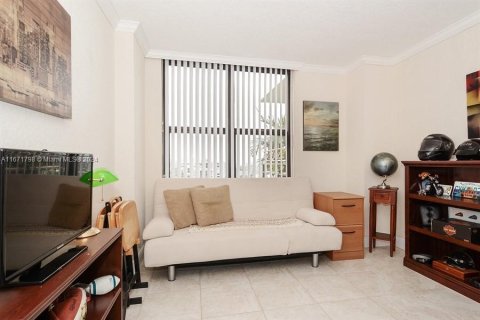 Condo in Hallandale Beach, Florida, 2 bedrooms  № 1393636 - photo 20