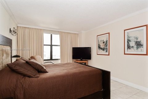 Condo in Hallandale Beach, Florida, 2 bedrooms  № 1393636 - photo 22