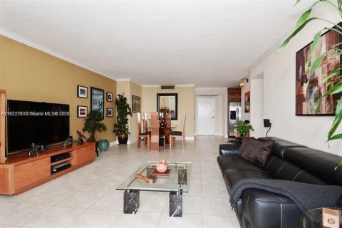 Condo in Hallandale Beach, Florida, 2 bedrooms  № 1393636 - photo 4