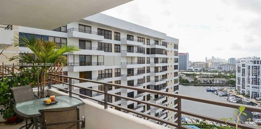 Condo in Hallandale Beach, Florida, 2 bedrooms  № 1393636