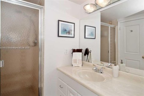 Condo in Hallandale Beach, Florida, 2 bedrooms  № 1393636 - photo 12