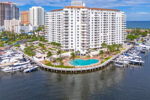 Condo in Fort Lauderdale, Florida, 2 bedrooms  № 1393592 - photo 11