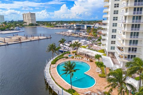 Condo in Fort Lauderdale, Florida, 2 bedrooms  № 1393592 - photo 12