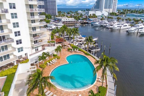 Condo in Fort Lauderdale, Florida, 2 bedrooms  № 1393592 - photo 13