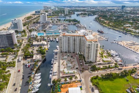 Condo in Fort Lauderdale, Florida, 2 bedrooms  № 1393592 - photo 2