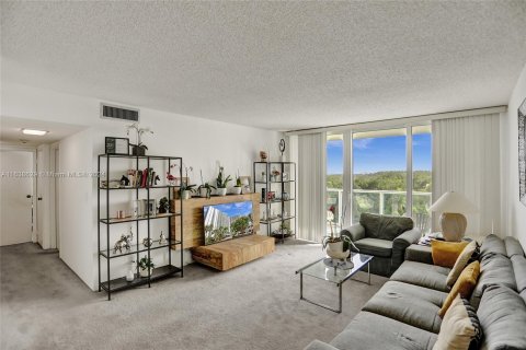 Condo in Sunny Isles Beach, Florida, 2 bedrooms  № 1310579 - photo 11