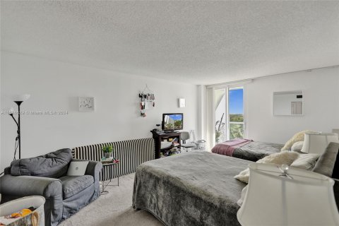 Condo in Sunny Isles Beach, Florida, 2 bedrooms  № 1310579 - photo 23