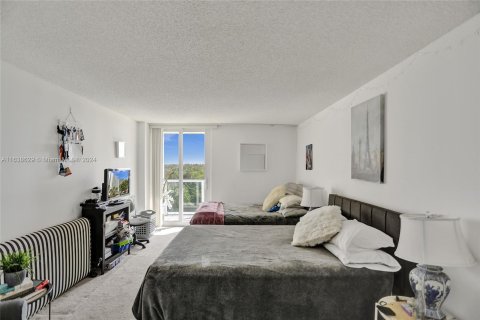 Condo in Sunny Isles Beach, Florida, 2 bedrooms  № 1310579 - photo 24