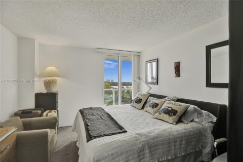 Condo in Sunny Isles Beach, Florida, 2 bedrooms  № 1310579 - photo 17