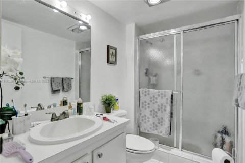 Condo in Sunny Isles Beach, Florida, 2 bedrooms  № 1310579 - photo 22