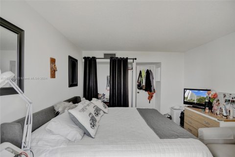 Condo in Sunny Isles Beach, Florida, 2 bedrooms  № 1310579 - photo 21