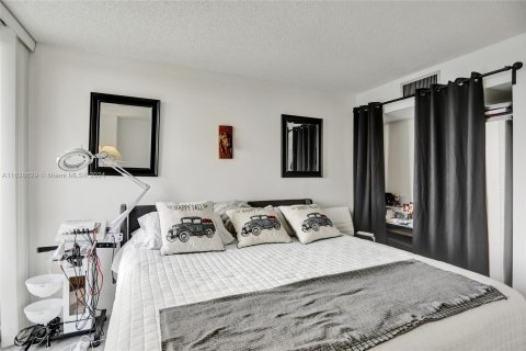 Condo in Sunny Isles Beach, Florida, 2 bedrooms  № 1310579 - photo 20