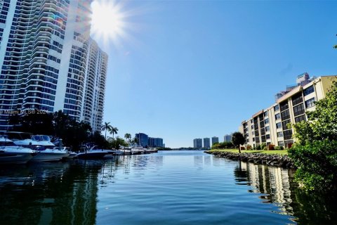 Condo in Aventura, Florida, 2 bedrooms  № 1310580 - photo 27