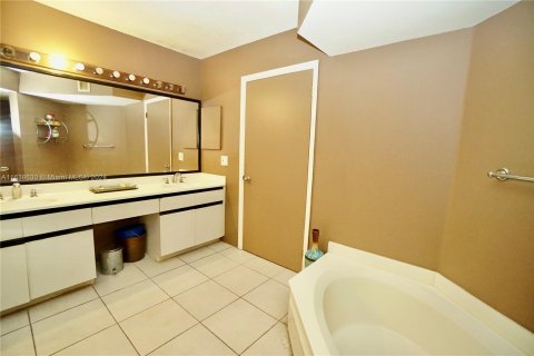 Copropriété à vendre à Aventura, Floride: 2 chambres, 126.44 m2 № 1310580 - photo 12