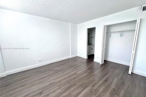 Copropriété à vendre à North Miami Beach, Floride: 1 chambre, 80.36 m2 № 1325197 - photo 10