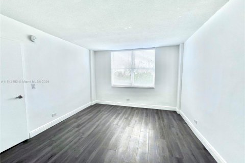 Copropriété à vendre à North Miami Beach, Floride: 1 chambre, 80.36 m2 № 1325197 - photo 12