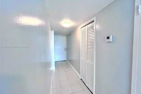 Condominio en venta en North Miami Beach, Florida, 1 dormitorio, 80.36 m2 № 1325198 - foto 17