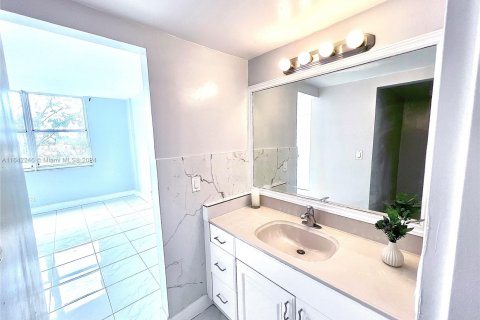 Copropriété à vendre à North Miami Beach, Floride: 1 chambre, 80.36 m2 № 1325198 - photo 13