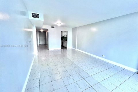 Copropriété à vendre à North Miami Beach, Floride: 1 chambre, 80.36 m2 № 1325198 - photo 8