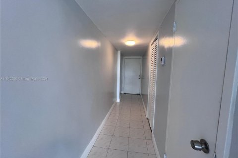 Copropriété à vendre à North Miami Beach, Floride: 1 chambre, 80.36 m2 № 1325198 - photo 16