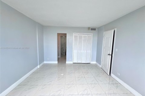 Condominio en venta en North Miami Beach, Florida, 1 dormitorio, 80.36 m2 № 1325198 - foto 10