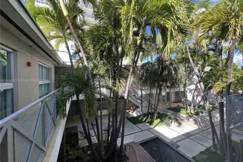 Copropriété à vendre à Miami Beach, Floride: 2 chambres, 75.81 m2 № 7169 - photo 15