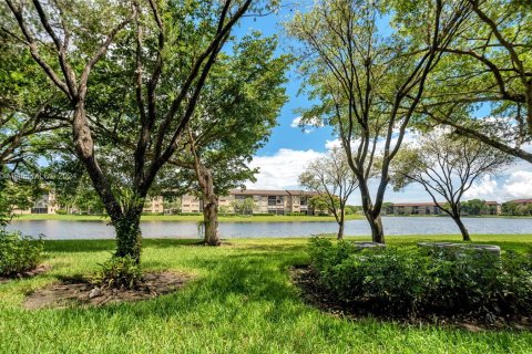 Condo in Pembroke Pines, Florida, 2 bedrooms  № 1367475 - photo 18