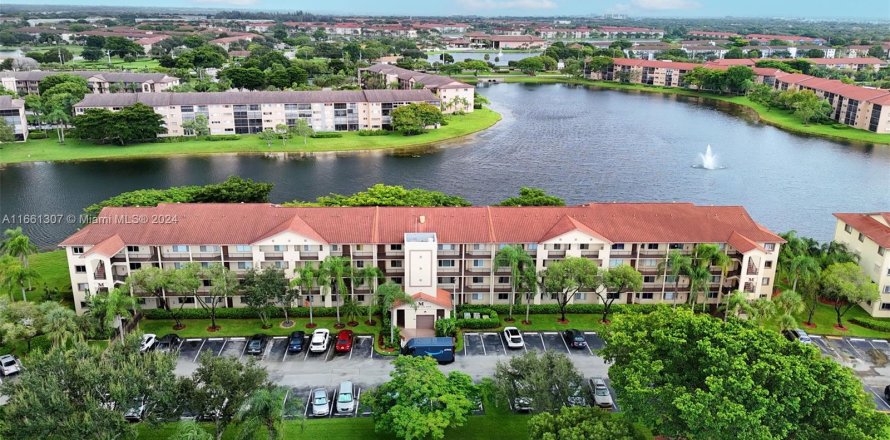 Condo in Pembroke Pines, Florida, 2 bedrooms  № 1367475