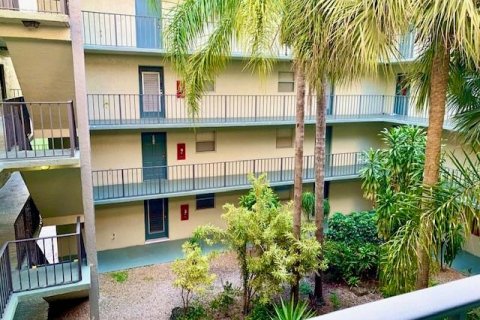 Condominio en venta en North Lauderdale, Florida, 2 dormitorios, 92.9 m2 № 689023 - foto 6