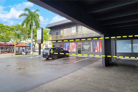 Tienda en alquiler en Miami, Florida № 728744 - foto 2