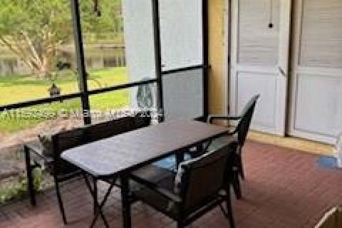 Condominio en venta en Coconut Creek, Florida, 3 dormitorios, 103.59 m2 № 1184828 - foto 19