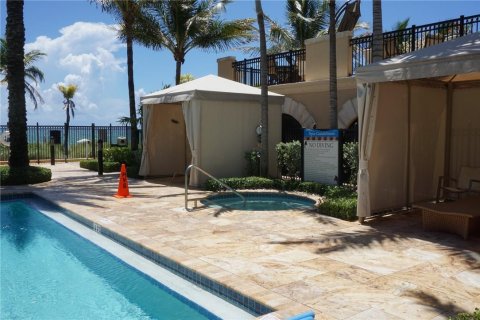 Condo in Lauderdale-by-the-Sea, Florida, 2 bedrooms  № 1175407 - photo 14