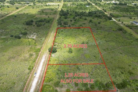 Terreno en venta en Okeechobee, Florida № 1379910 - foto 1