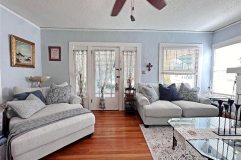 House in Tampa, Florida 3 bedrooms, 129.88 sq.m. № 1258895 - photo 12