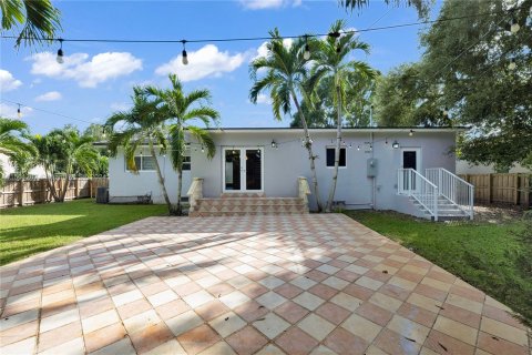 House in Miami Shores, Florida 3 bedrooms, 140.1 sq.m. № 1095165 - photo 24