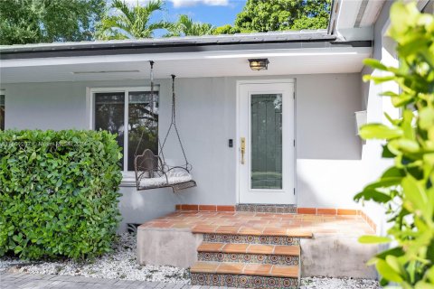 House in Miami Shores, Florida 3 bedrooms, 140.1 sq.m. № 1095165 - photo 4