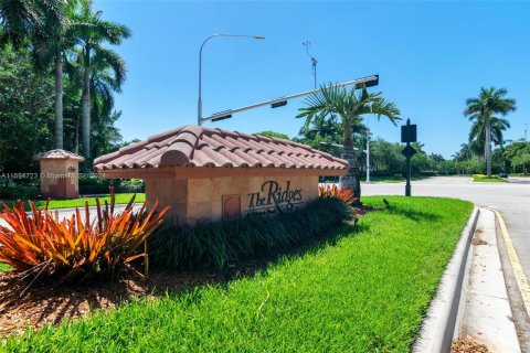 Villa ou maison à vendre à Weston, Floride: 4 chambres, 176.7 m2 № 1226413 - photo 1