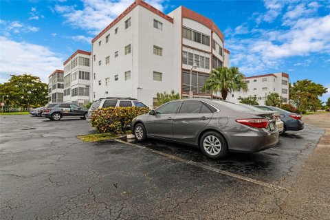 Condo in Lauderdale Lakes, Florida, 2 bedrooms  № 1226473 - photo 16