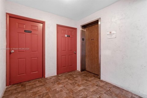 Condo in Lauderdale Lakes, Florida, 2 bedrooms  № 1226473 - photo 21