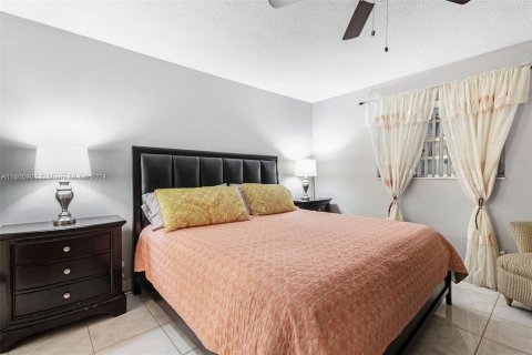 Condo in Lauderdale Lakes, Florida, 2 bedrooms  № 1226473 - photo 8