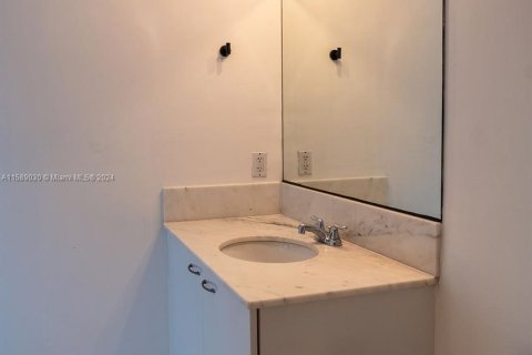 Condominio en venta en Miami, Florida, 1 dormitorio, 60.48 m2 № 1185679 - foto 19