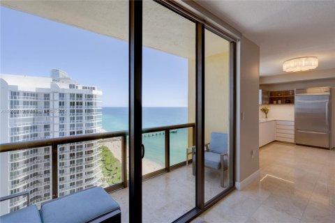 Condominio en venta en Sunny Isles Beach, Florida, 2 dormitorios, 167.04 m2 № 1185728 - foto 11