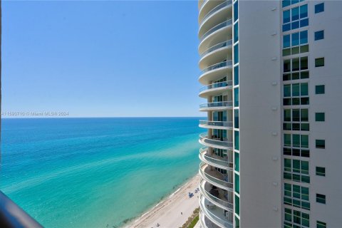 Condominio en venta en Sunny Isles Beach, Florida, 2 dormitorios, 167.04 m2 № 1185728 - foto 21
