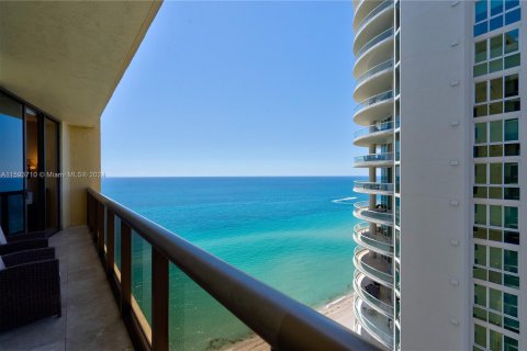 Condominio en venta en Sunny Isles Beach, Florida, 2 dormitorios, 167.04 m2 № 1185728 - foto 23