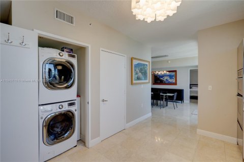 Condominio en venta en Sunny Isles Beach, Florida, 2 dormitorios, 167.04 m2 № 1185728 - foto 6