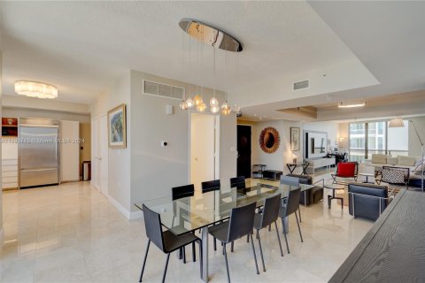 Condominio en venta en Sunny Isles Beach, Florida, 2 dormitorios, 167.04 m2 № 1185728 - foto 13