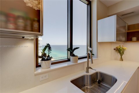 Condominio en venta en Sunny Isles Beach, Florida, 2 dormitorios, 167.04 m2 № 1185728 - foto 3