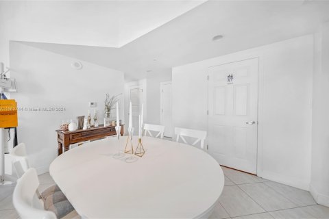 Copropriété à vendre à Hollywood, Floride: 1 chambre, 96.15 m2 № 1370912 - photo 4