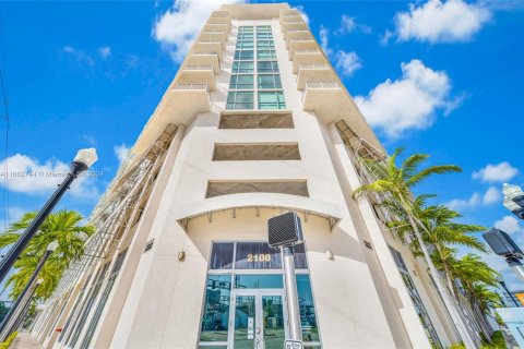 Copropriété à vendre à Hollywood, Floride: 1 chambre, 96.15 m2 № 1370912 - photo 1